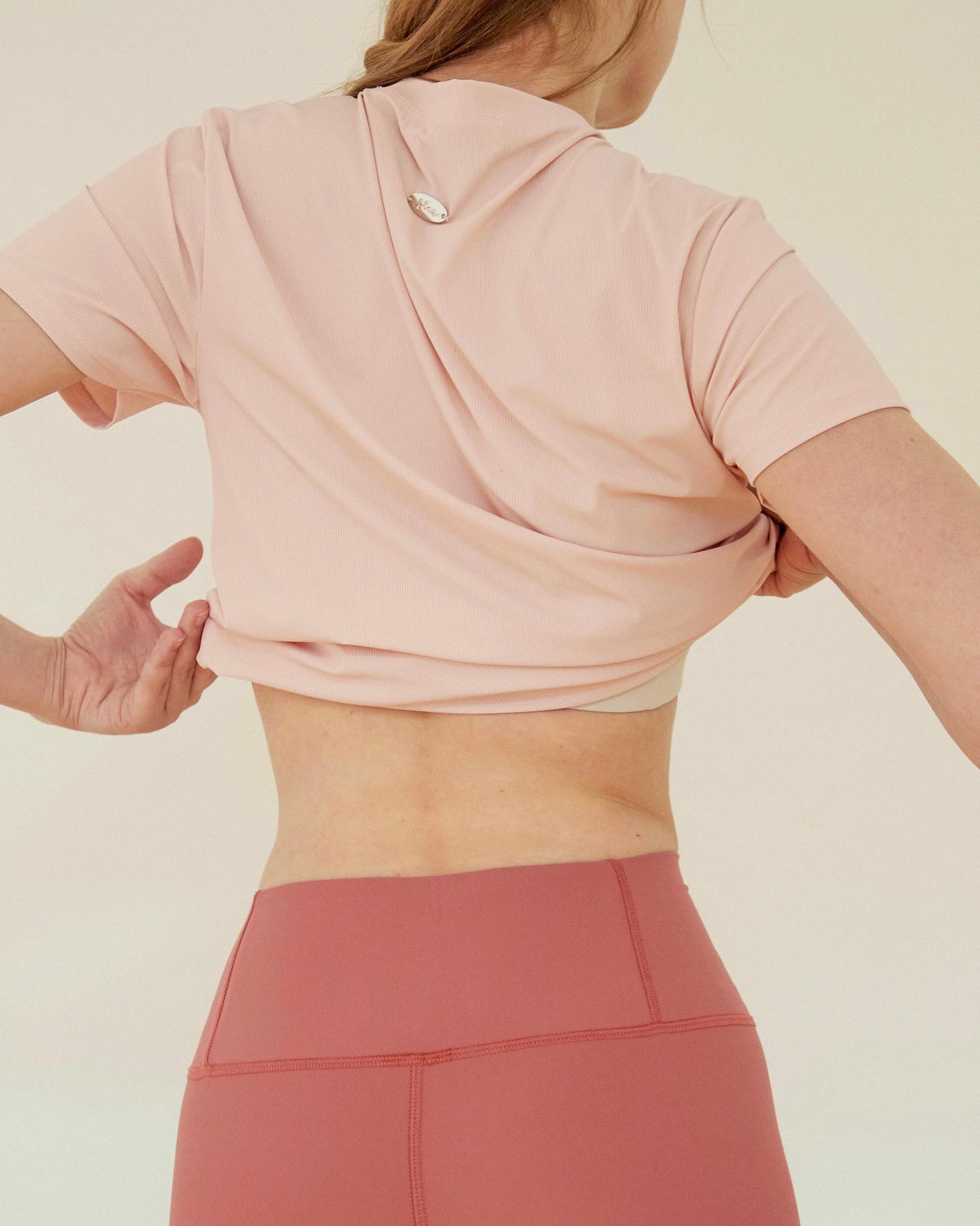 The Flos Club - 顯瘦遮臀彈力T恤Tee